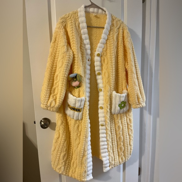 Flower Robe - Picture 2 of 10